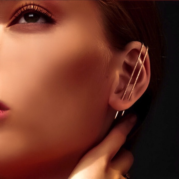 ⚜️[𝟯/$𝟭𝟴]⚜️NEW CZ Gold Bar Posh Ear Hook Crawler Earring - Picture 7 of 10